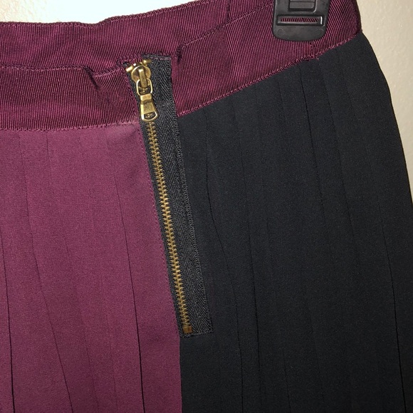 Club Monaco Skirt **Never worn** - Picture 3 of 3